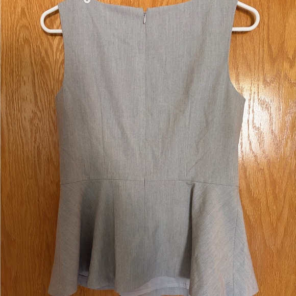 NWOT Banana Republic Peplum Top Women's Size 4 Light Grey Busine Casual Shirt - Picture 5 of 5